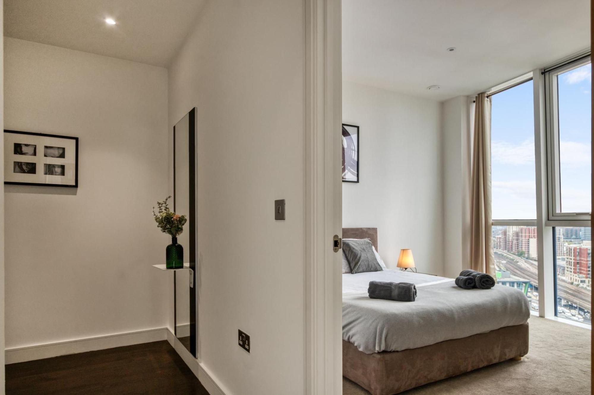 Stunning 360º View Luxurious Penthouse Apartment London Exterior photo